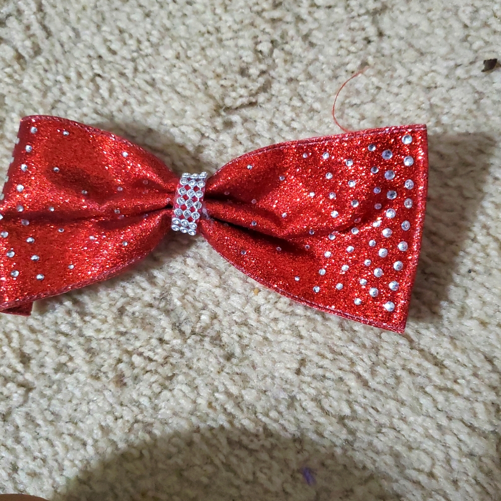 2 red bows